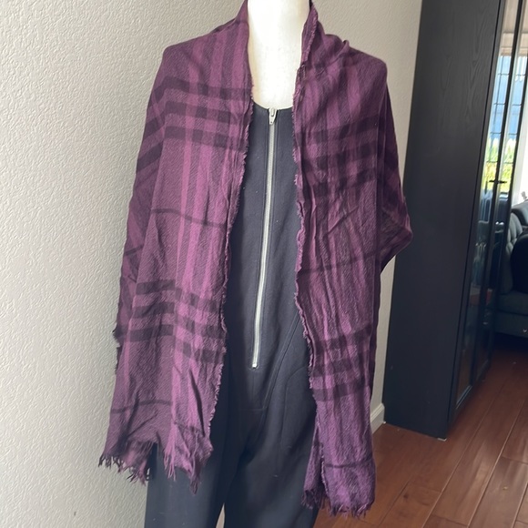 Burberry Nova Check Print Fringed Scarf - Picture 5 of 5